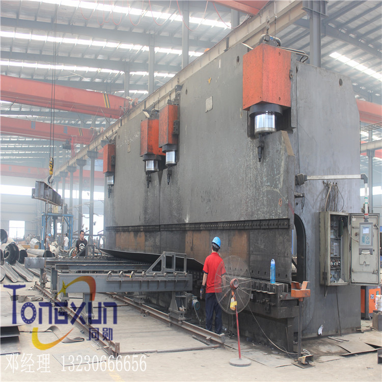 折彎機(jī)作業(yè)